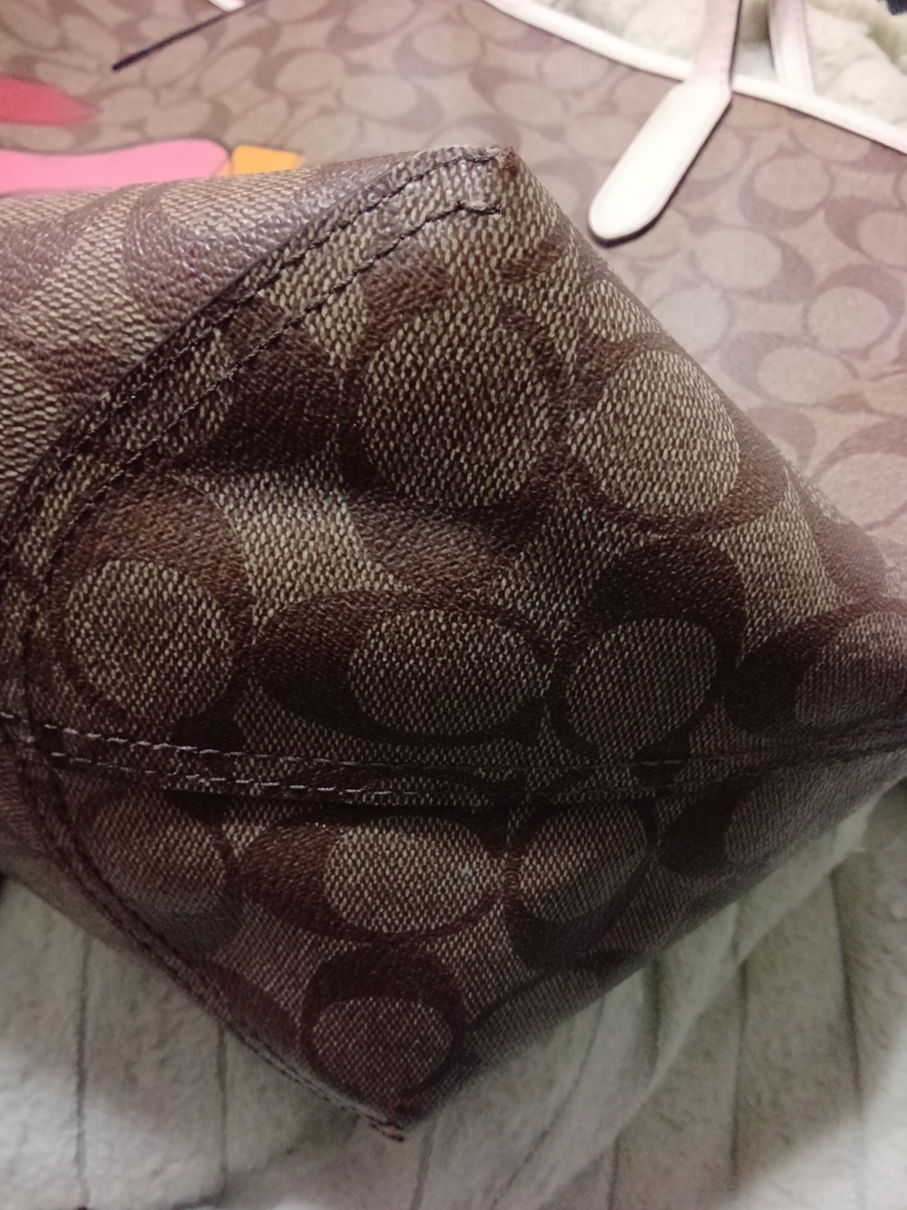 Coach City Signature Canvas Tote Bag with 'LOVE' Graphic Creed: L2064-C2810 - Picture 4 of 9